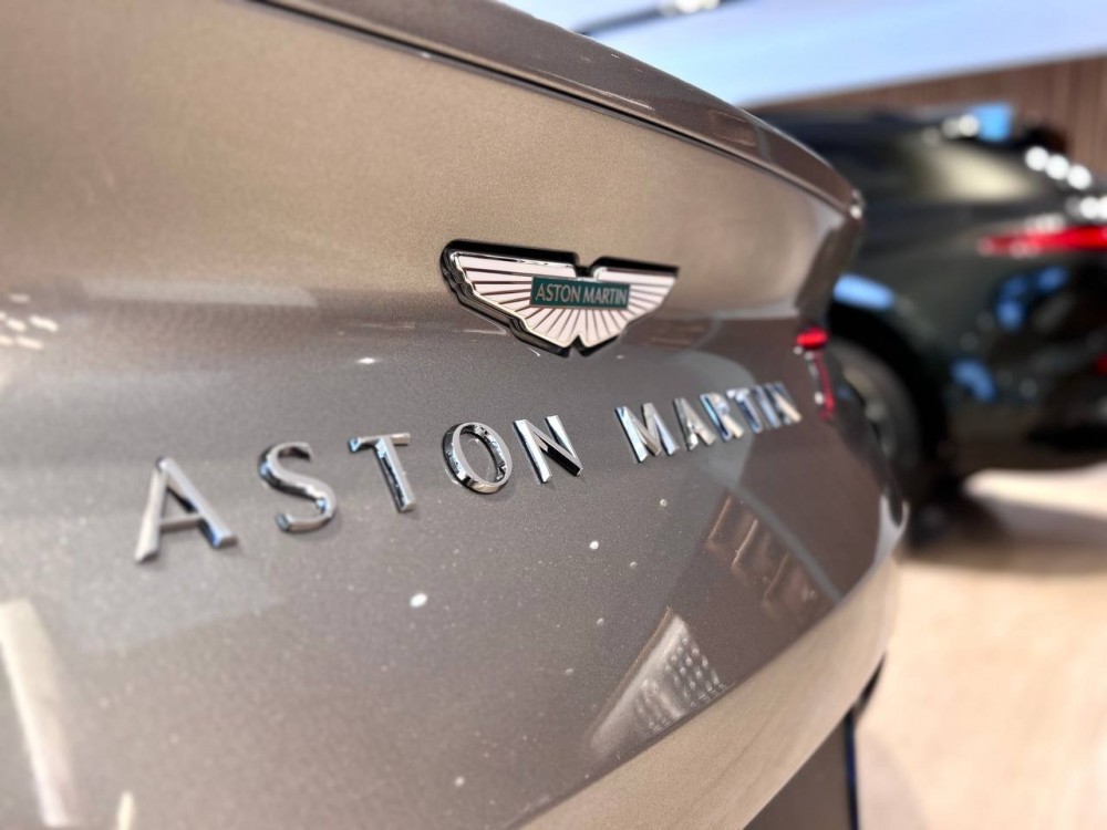 Фото 10 Aston Martin DB12 