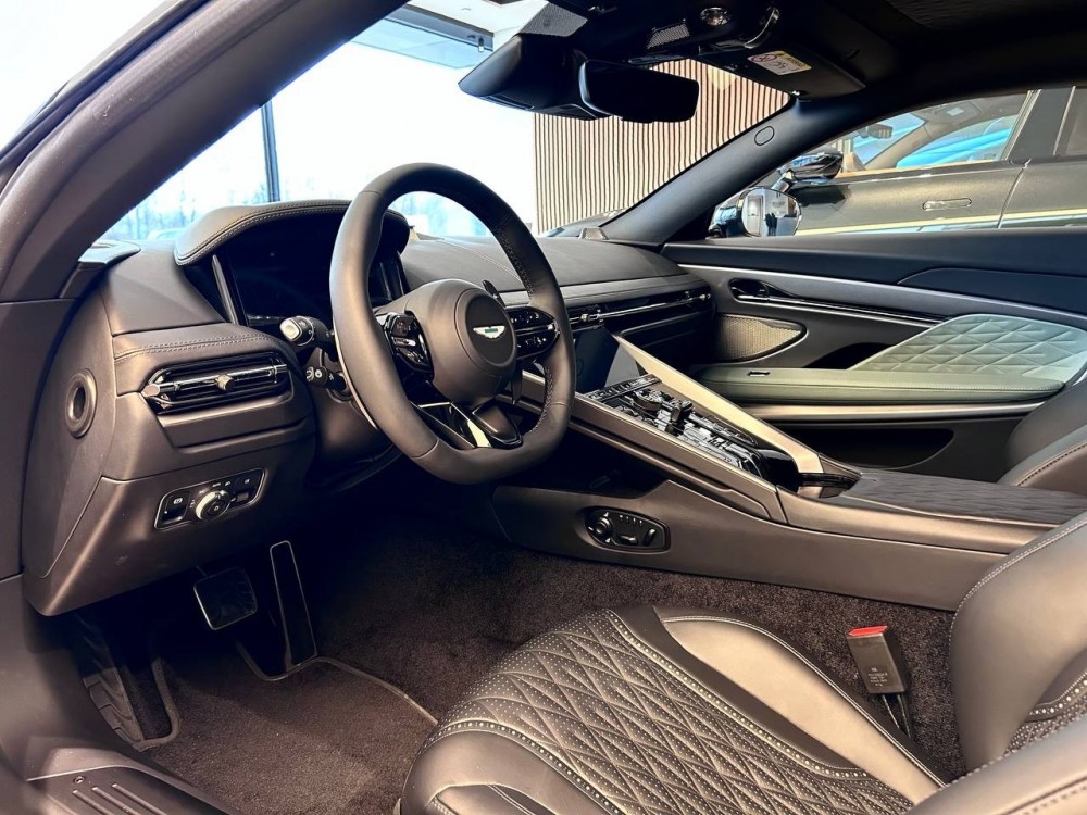 Фото 7 Aston Martin DB12 