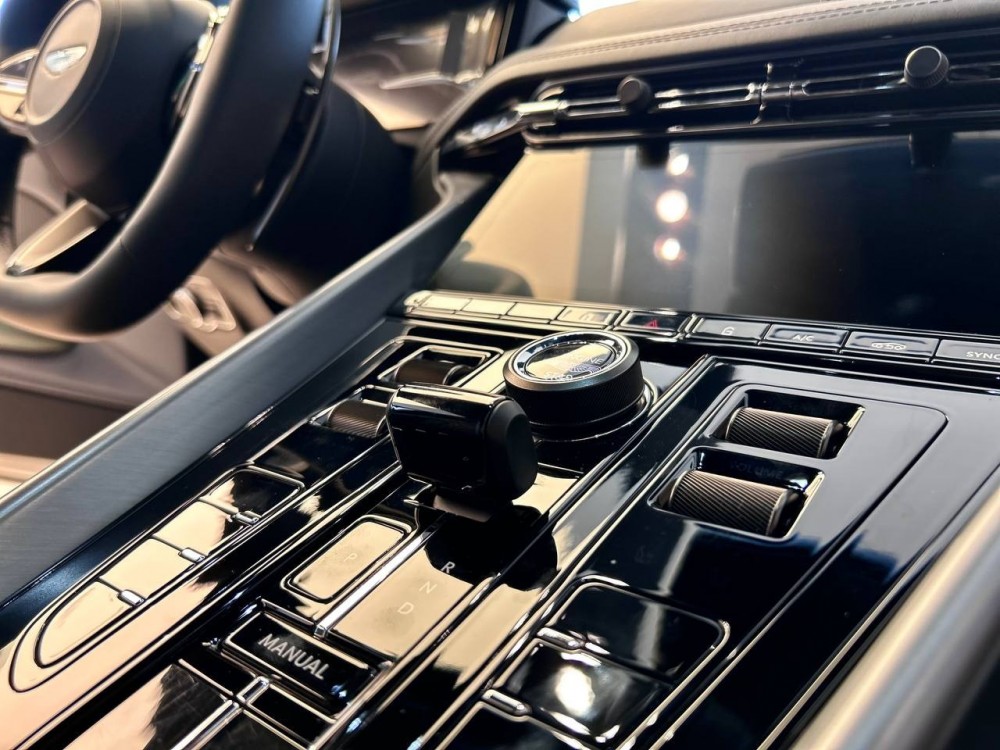 Фото 6 Aston Martin DB12 