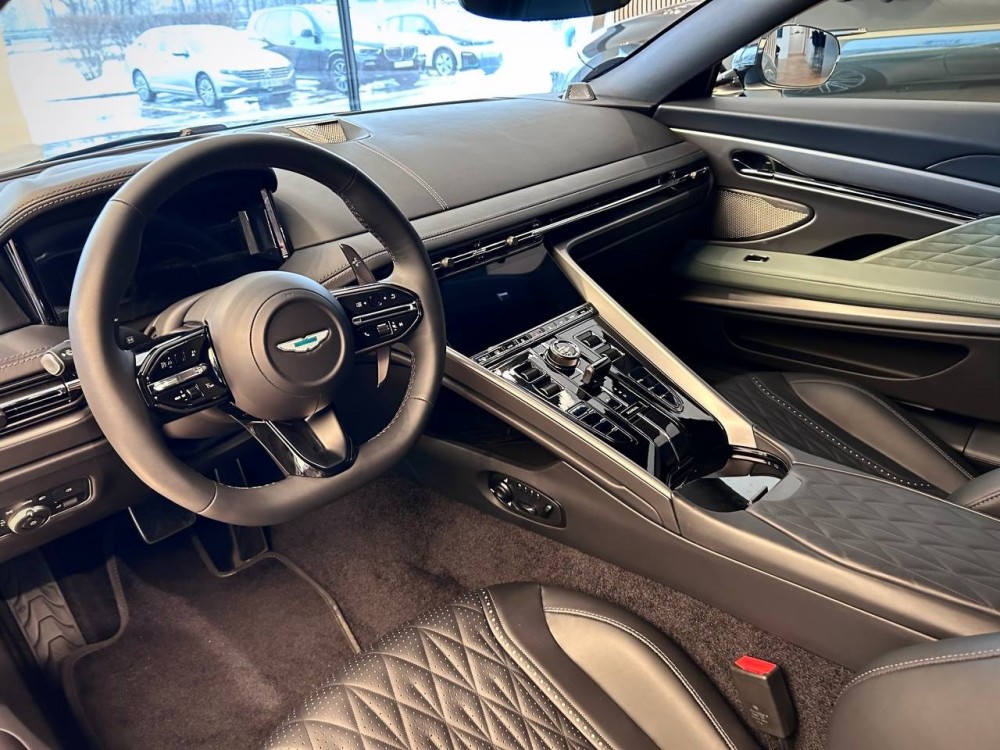 Фото 4 Aston Martin DB12 