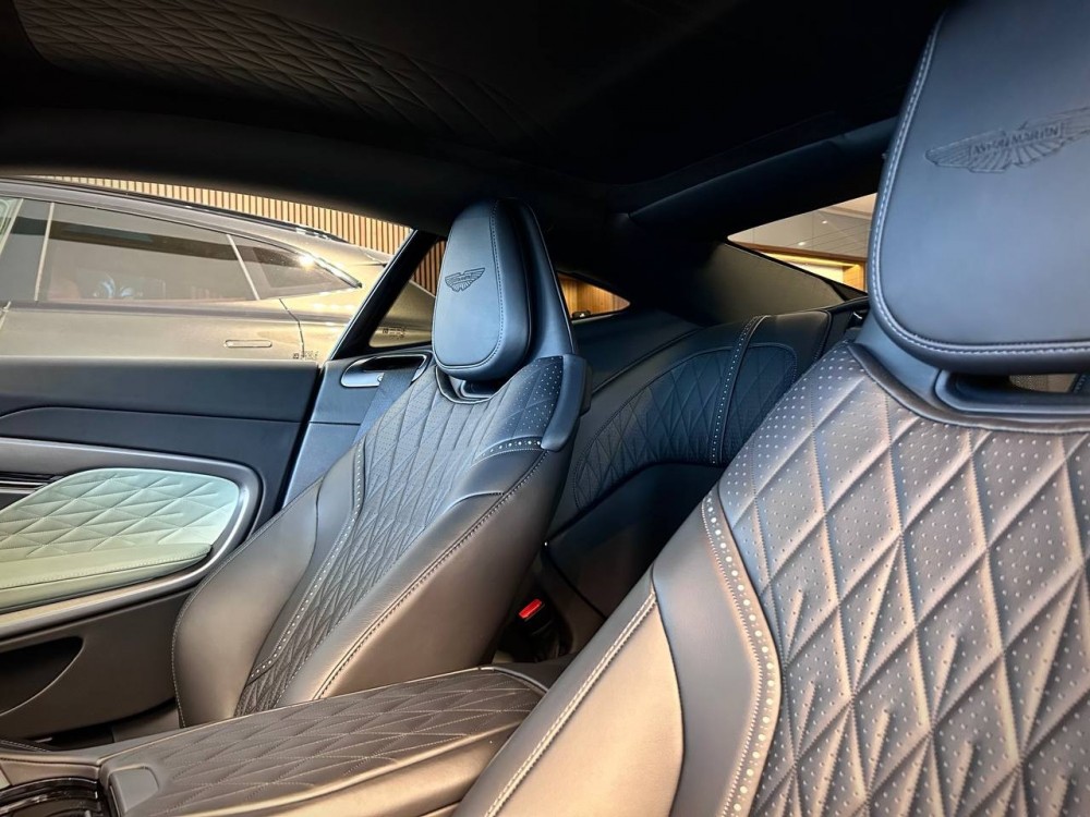 Фото 3 Aston Martin DB12 