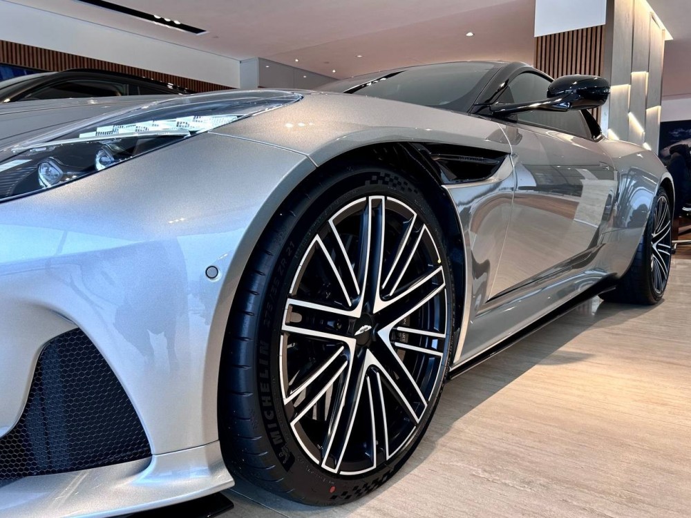 Фото 2 Aston Martin DB12 