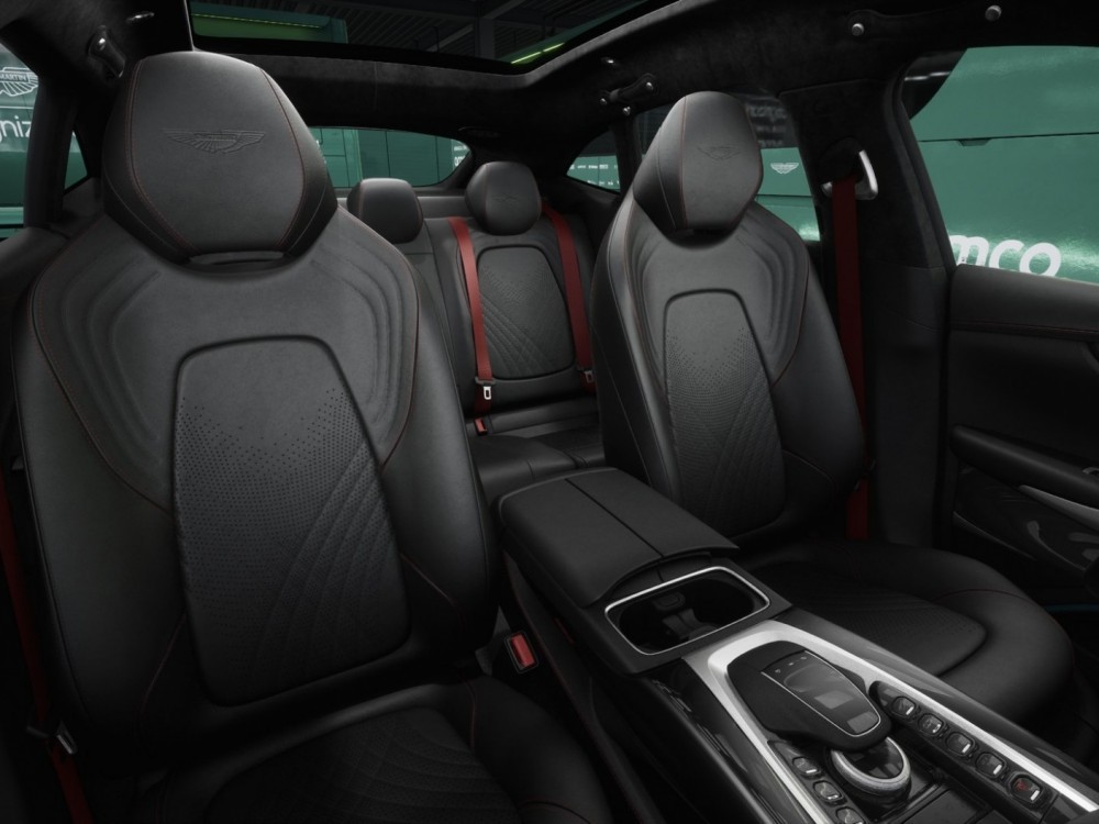 Фото 5 Aston Martin DBX Liquid Crimson  Фото 5 Aston Martin DBX Liquid Crimson