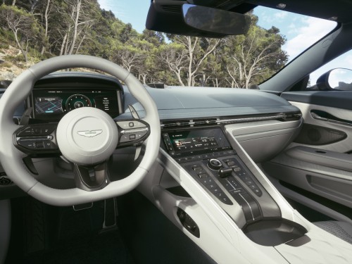 Фото 9 Aston Martin DB12 