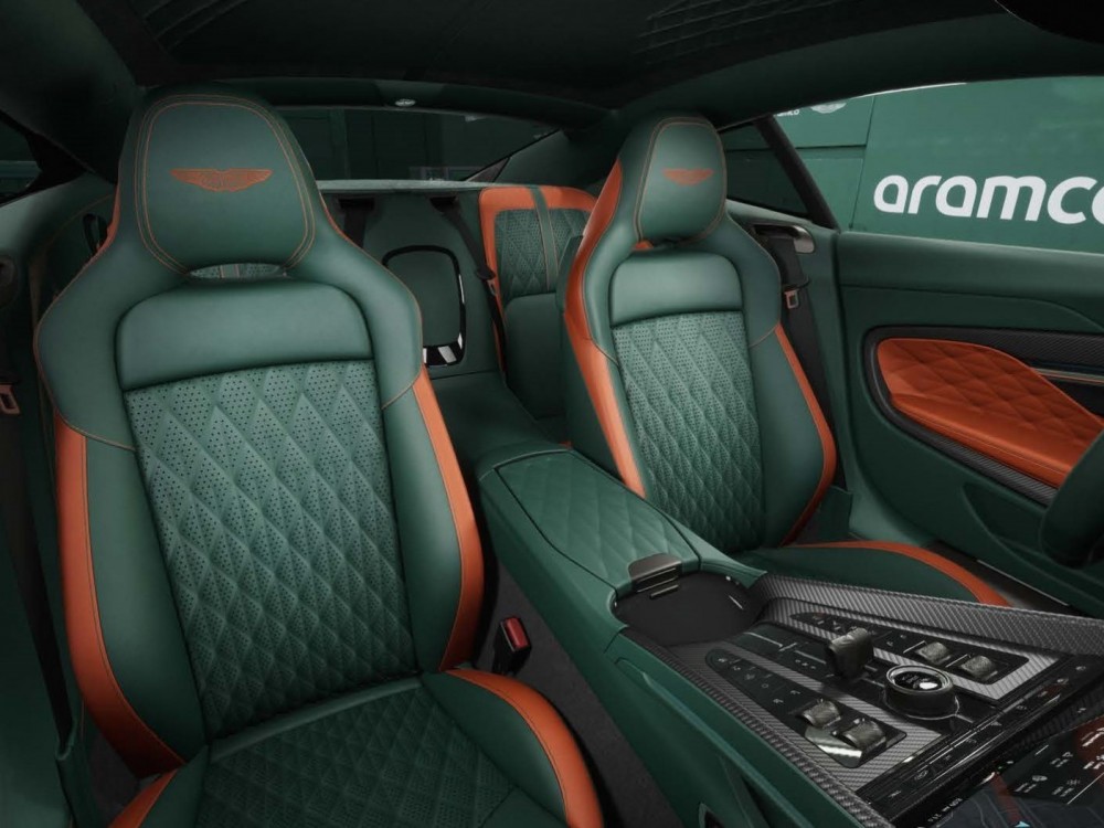 Фото 2 Aston Martin DB12 Buckinghamshire Green  Фото 2 Aston Martin DB12 Buckinghamshire Green