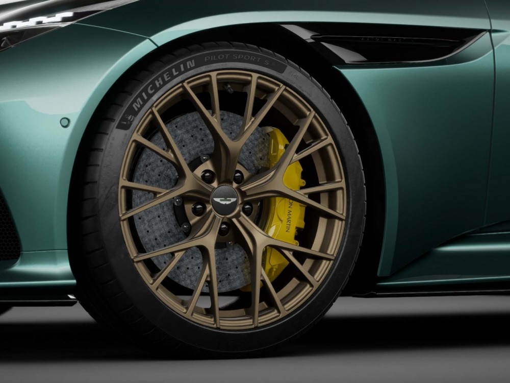 Фото 6 Aston Martin DB12 Racing Green 