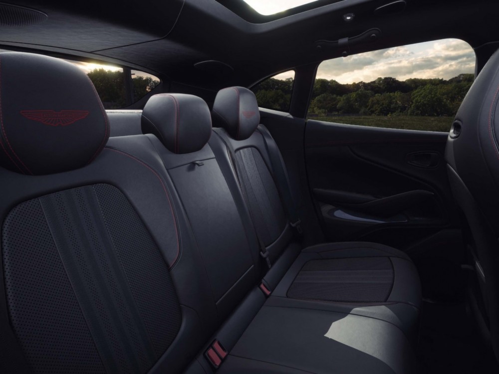 Фото 2 Aston Martin DBX 707 Aluminite Silver 