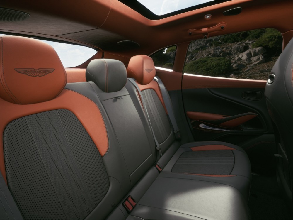 Фото 3 Aston Martin DBX 707 Cosmos Orange 