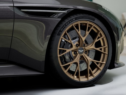 Фото 7 Aston Martin DB12 